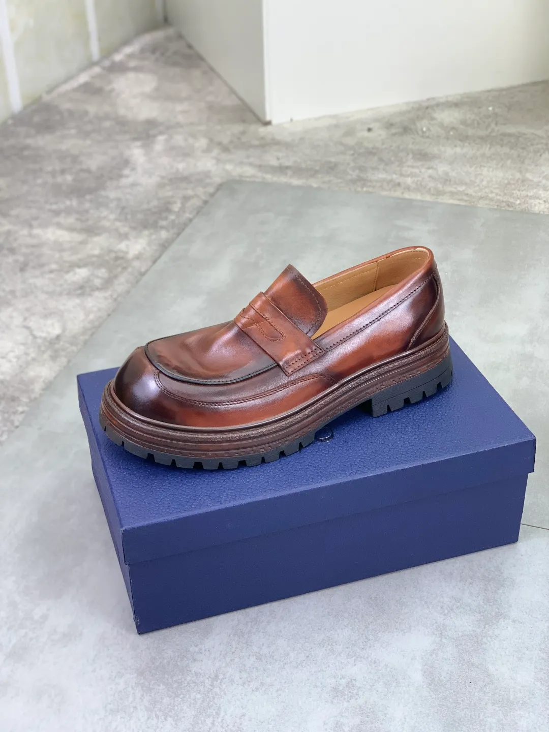 Men's shoes P520 💰【New style】Water-dyed cow lining Original order quality Dior —🆘.Dior Original order purchase, high-end leather shoes, fabric: Made of Italian imported color rubbed wrinkled cowhide➕Water-dyed cow lining/cowhide lining➕Specially available original combination outsole, fine workmanship, real shot🎬Size: 38-45 (with full set of packaging) Color: 3️⃣ colors available
